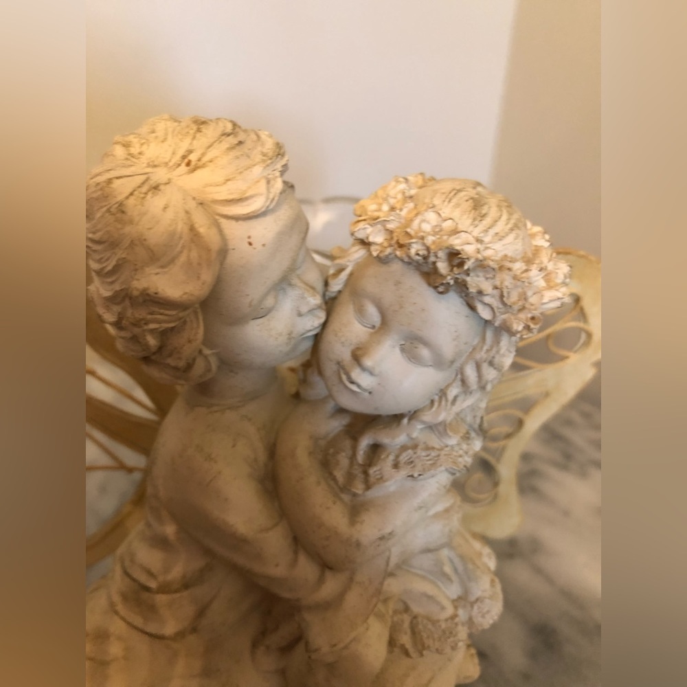 Christmas Cherubs festive flower holder